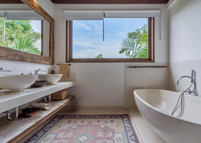 Villa Alba, Berawa, Large Private 4br Near The Canggu (Bali)