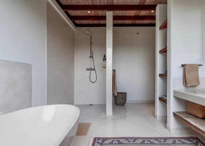 Villa Alba, Berawa, Large Private 4br Near The Canggu (Bali)