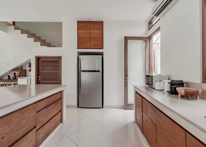 Alba, Berawa, Large Private 4br Near The Villa