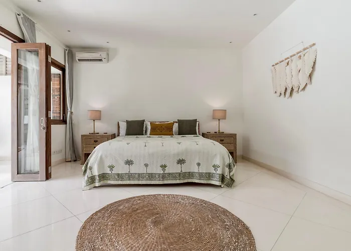Alba, Berawa, Large Private 4br Near The Villa