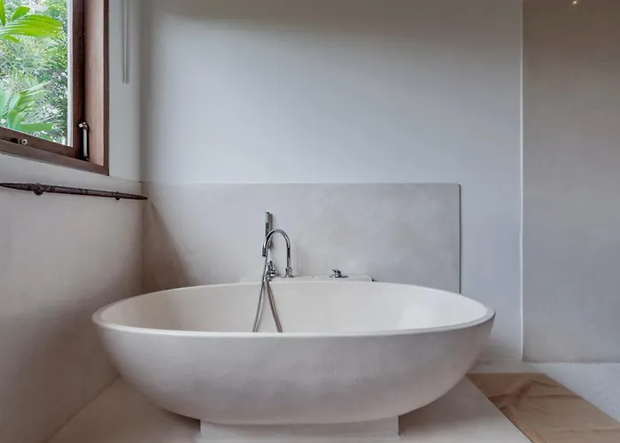 Alba, Berawa, Large Private 4br Near The *