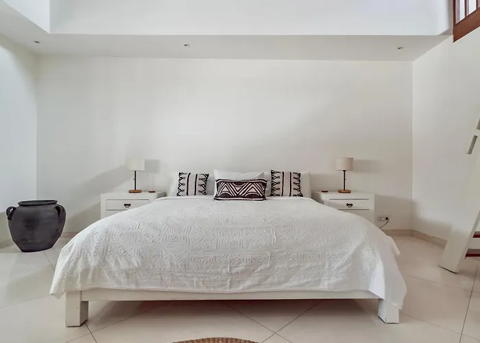 Alba, Berawa, Large Private 4br Near The Villa