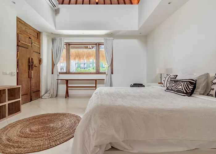 Alba, Berawa, Large Private 4br Near The Villa *
