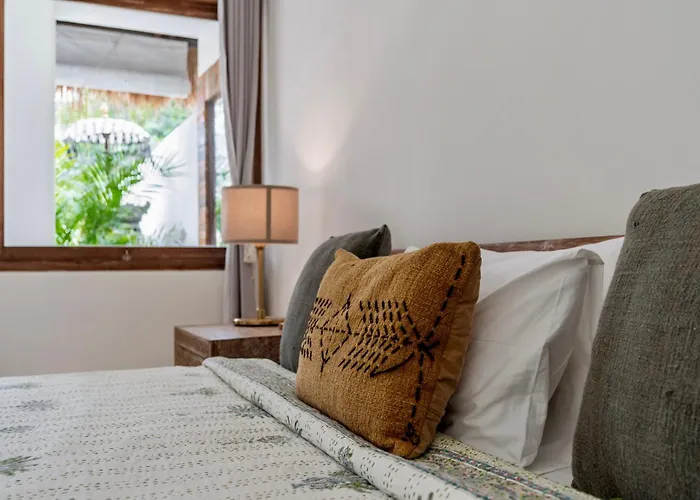 Villa Alba, Berawa, Large Private 4br Near The