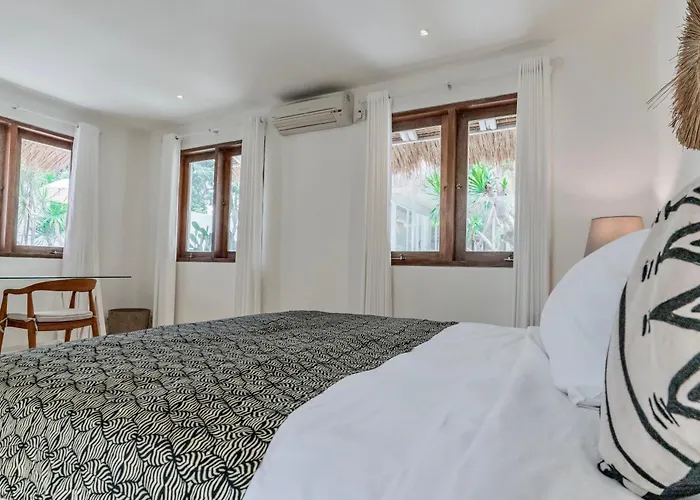 Alba, Berawa, Large Private 4br Near The Villa *